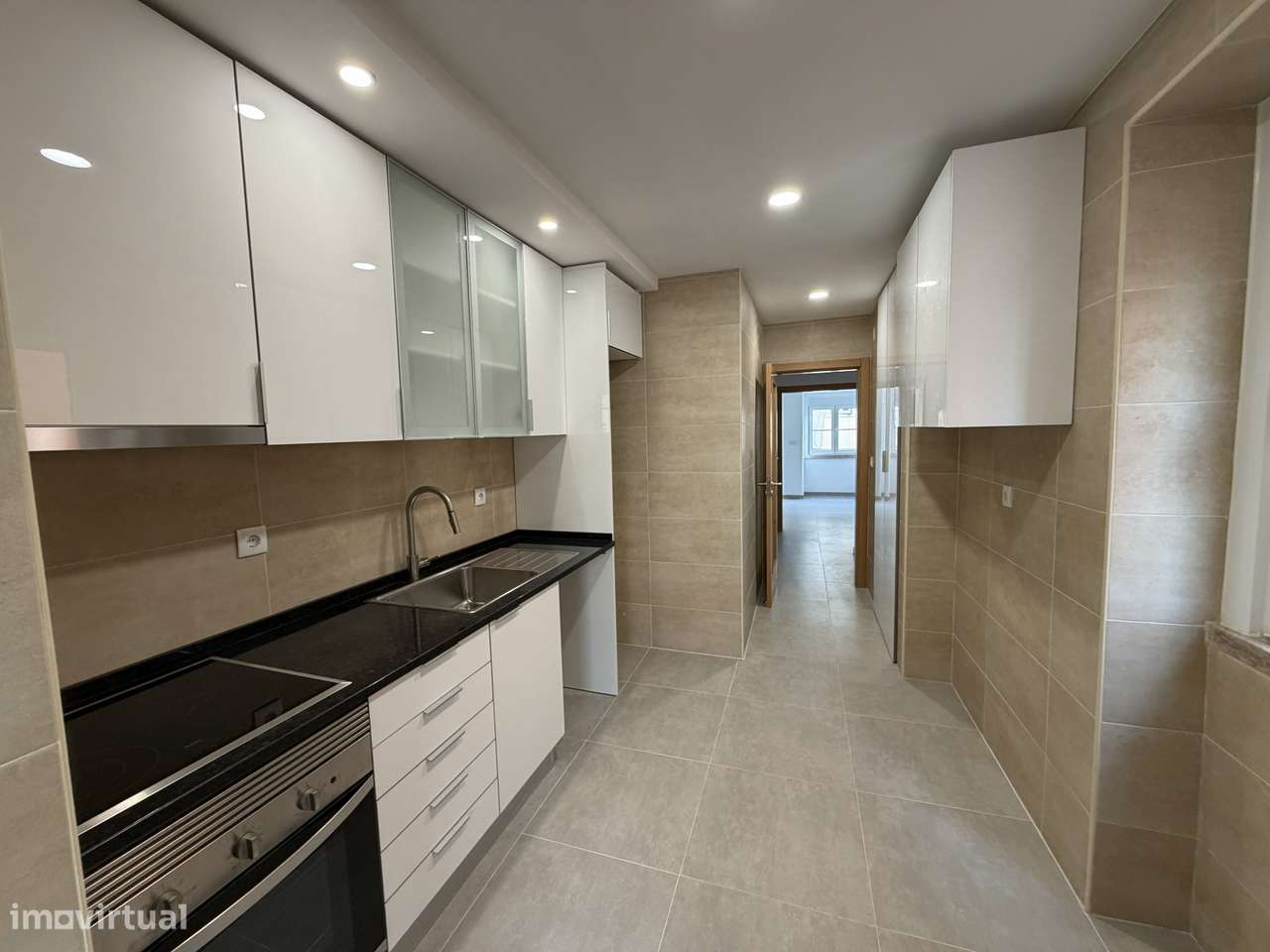 Apartamento T2 muito bem localizado perto da Praça do Chile e Alameda - Grande imagem: 3/28