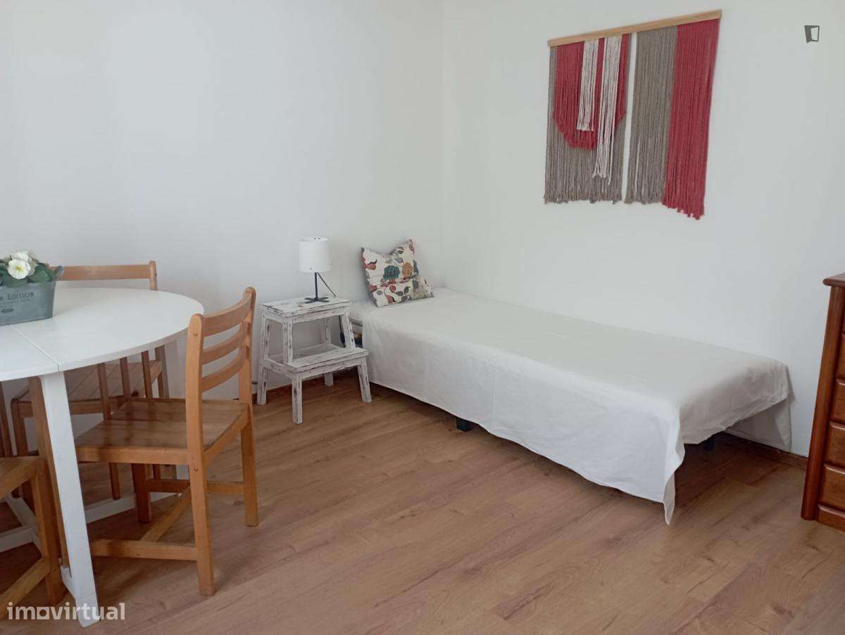 Quarto - localizado em Carcavelos Lisbon - Grande imagem: 5/10