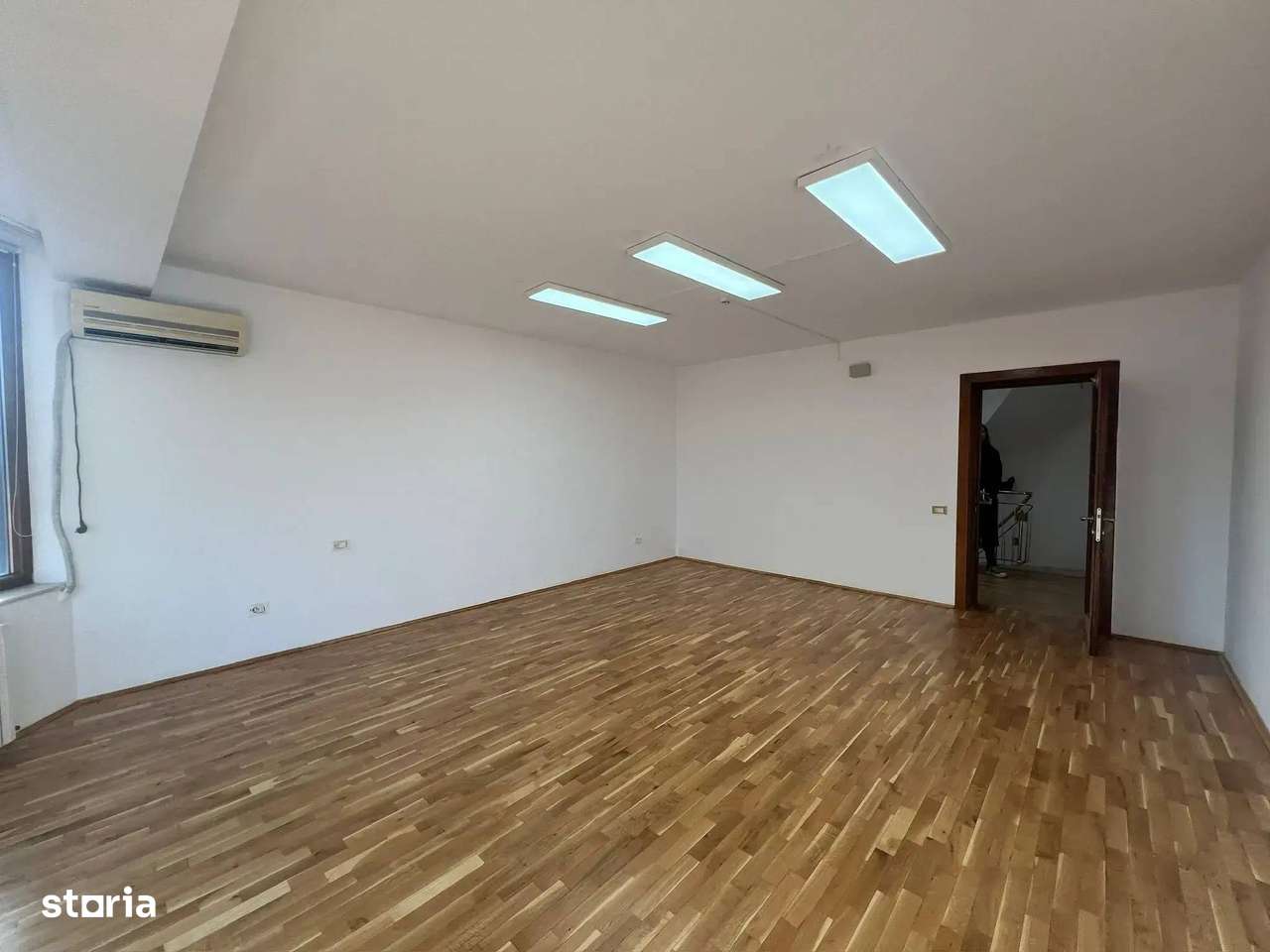 Investitie Casa De Vanzare 11 Camere Militari Metrou-Pacii Curte 600 m-13