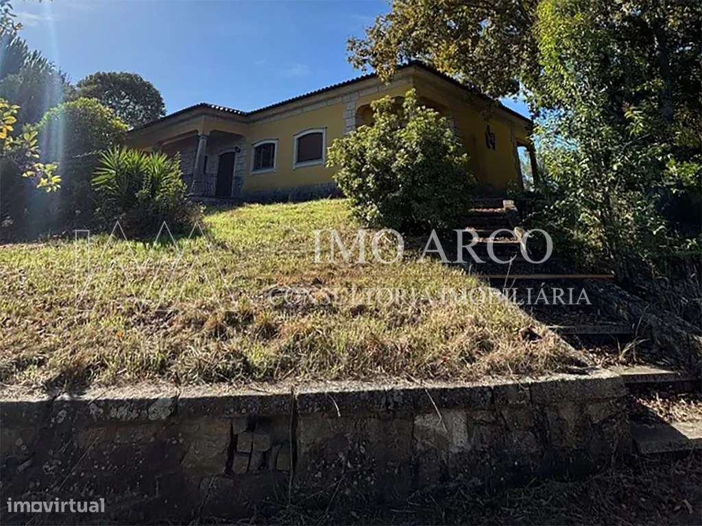 Quinta Com Moradia Piscina E Adega
