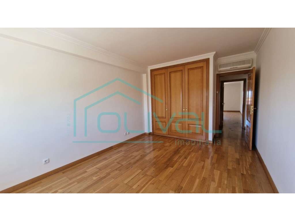 Apartamento T3 em Condomínio Privado com Piscina-10