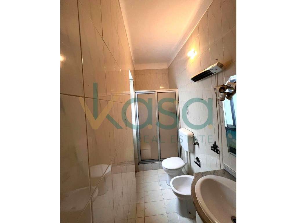 Excelente T2 oportunidade no coração do Barreiro ideal para investi...-11