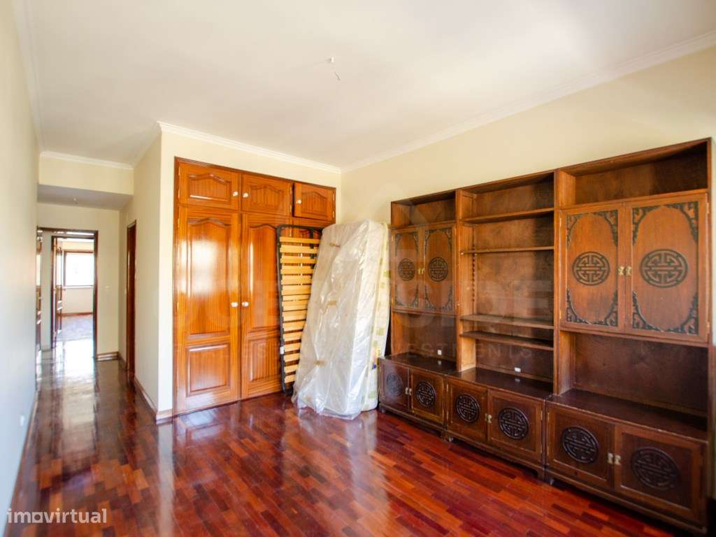 T3 com garagem para 2 carros, em Telheiras-26