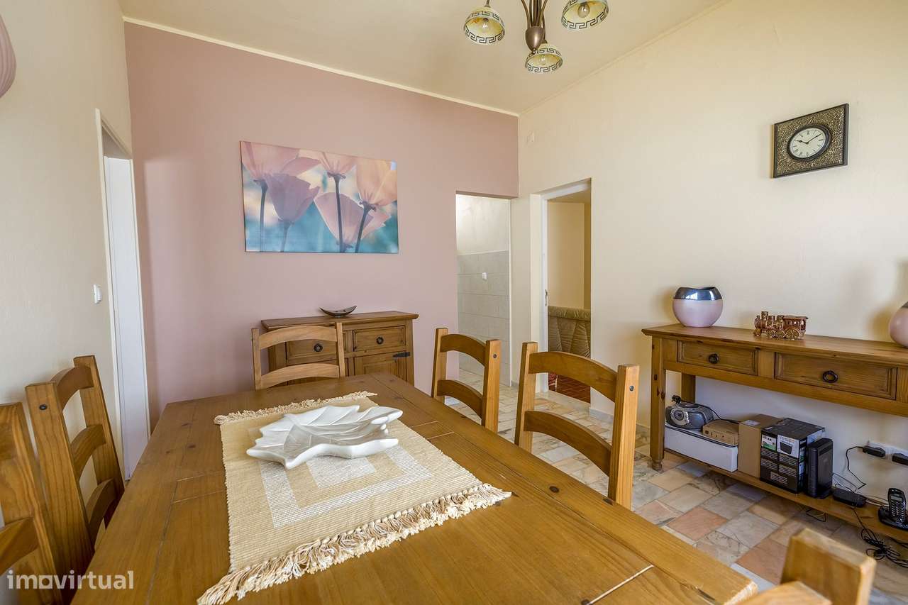 MORADIA TIPICA  GEMINADA  COM 3 QUARTOS  E TERRAÇOS NO CENTRO DE ESPIC - Grande imagem: 4/32