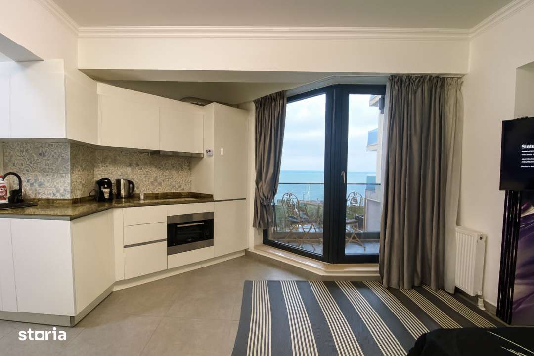 Studio | Vedere frontala spre lac | Solid House Butoaie | Termen lung - Imagine principală: 1/5