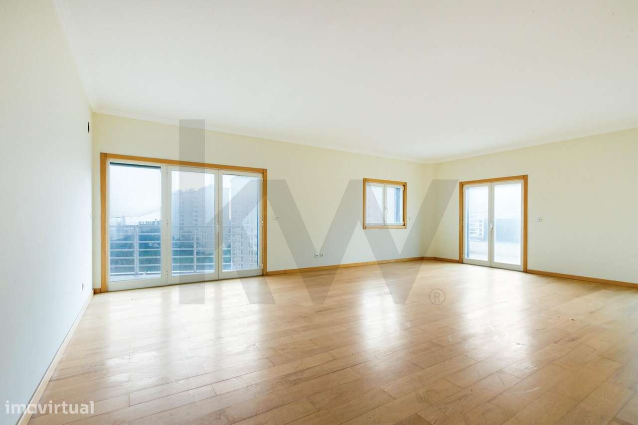 Apartamento T3 | Com Varandas em Condomínio Privado | Paço de Arcos-3