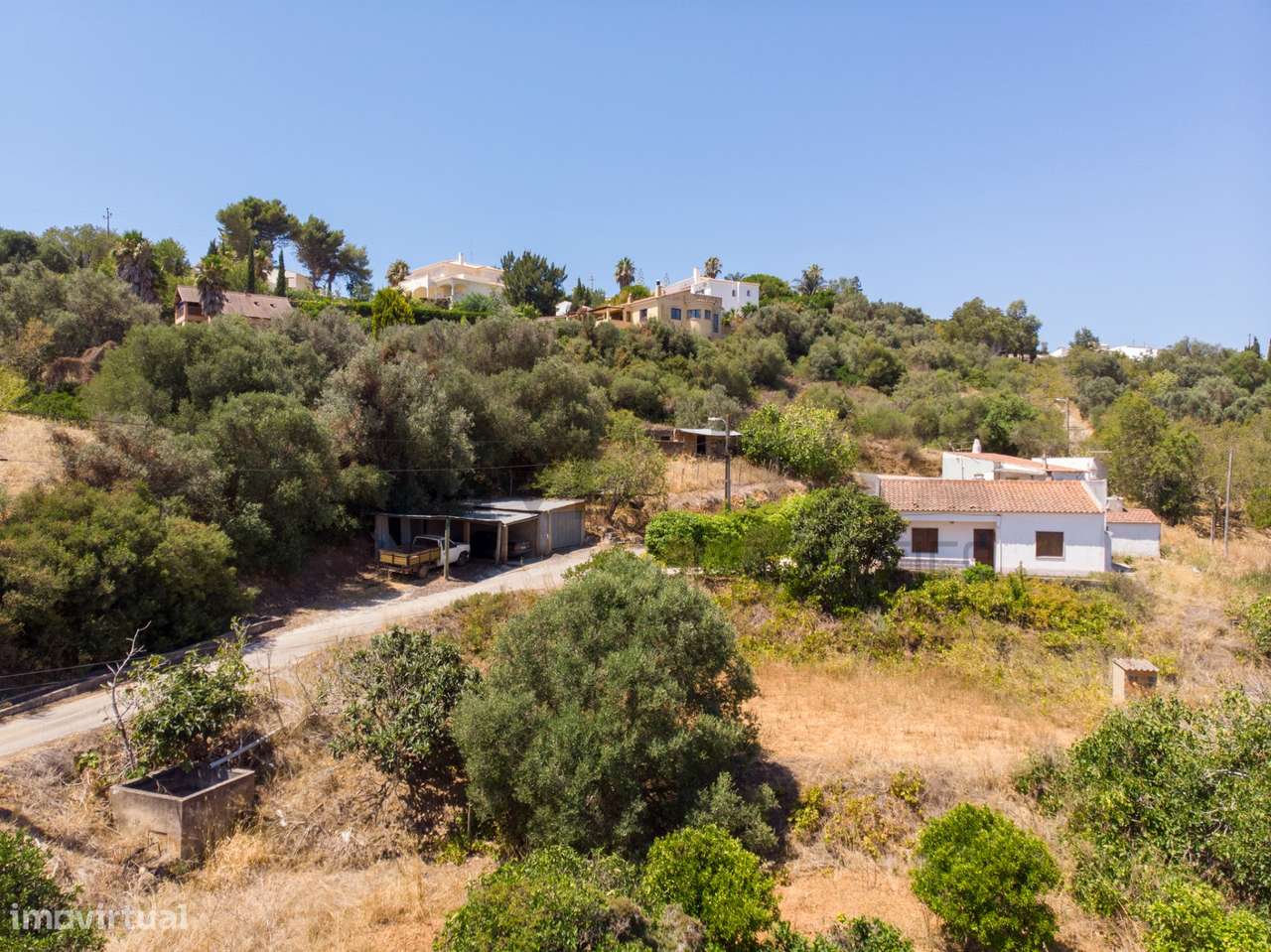 Casa com amplo terreno oportunidade de investimento perto de Lagos - Grande imagem: 5/53