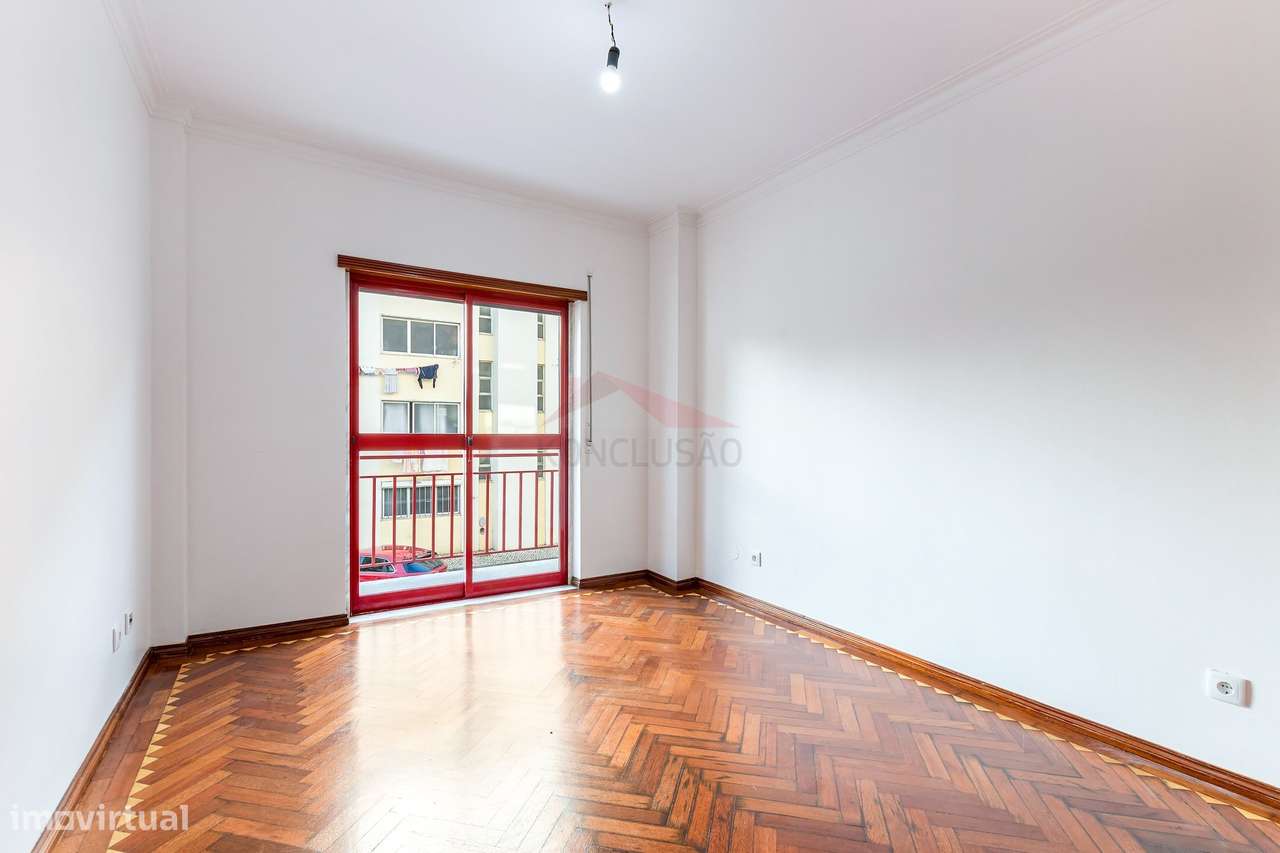 **Apartamento T3 em Venda no Carregado - Oportunidade Imperdível! **-8