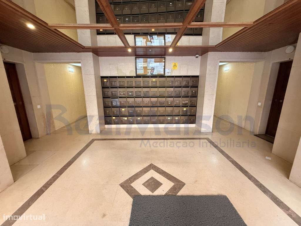 Vende-se Apartamento T2 Renovado - Mem Martins-13