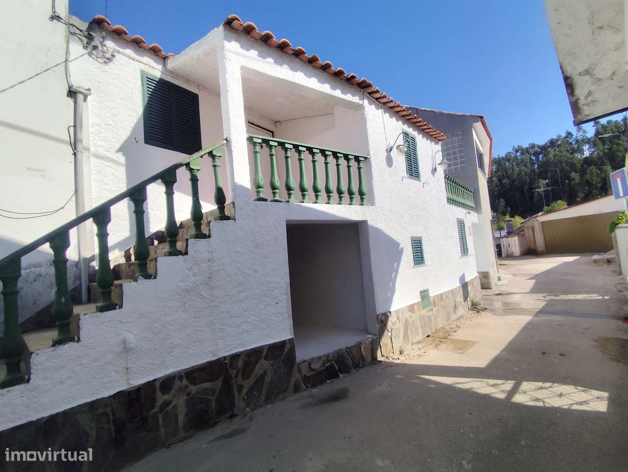 Geminada T3 Com Terraco E Lareira Em Lousa