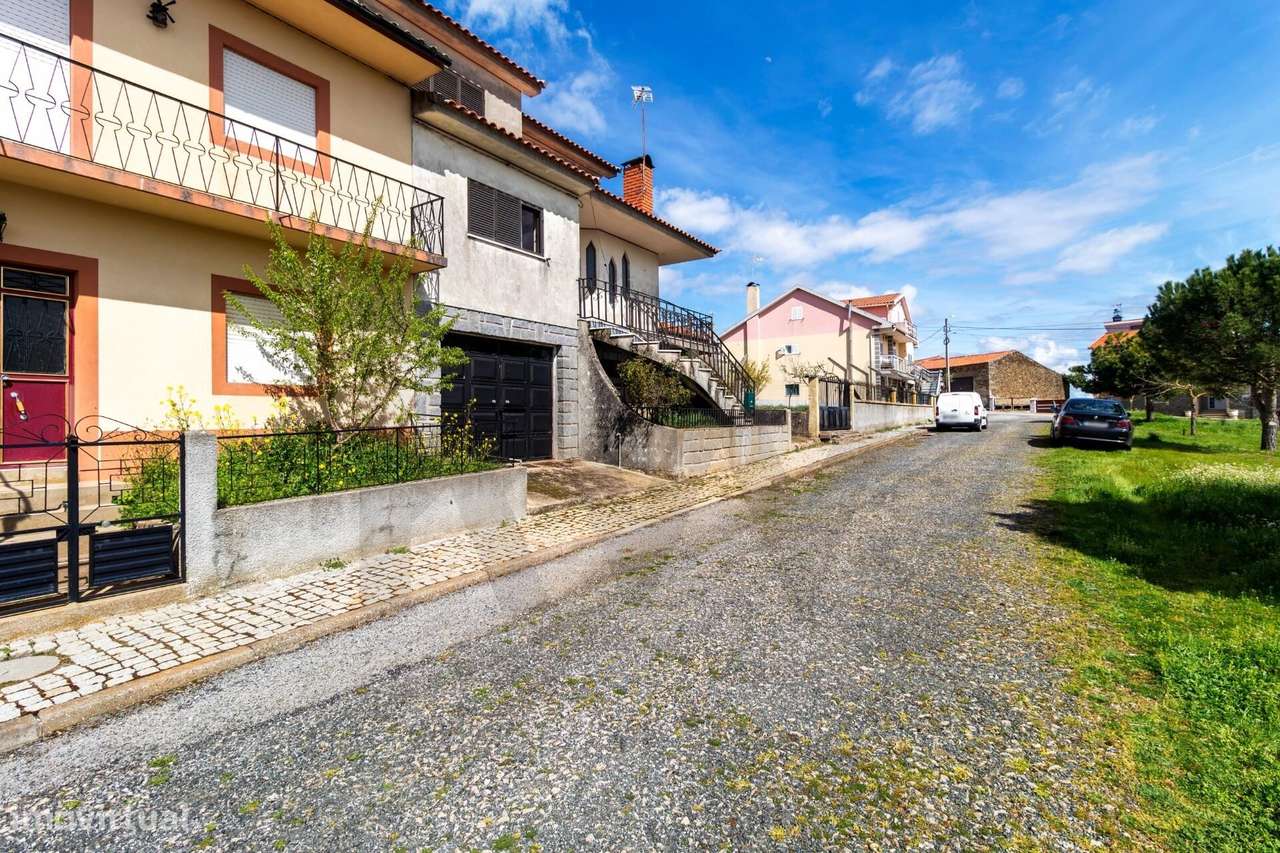 Moradia T5 no centro de Tó (Mogadouro) - Grande imagem: 5/31