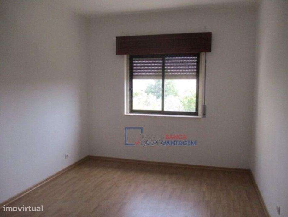 T2 com parqueamento e arrecadação, para venda em Santarém - Grande imagem: 5/7