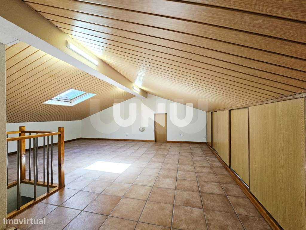 Moradia Geminada T4 - Zona Residencial-25