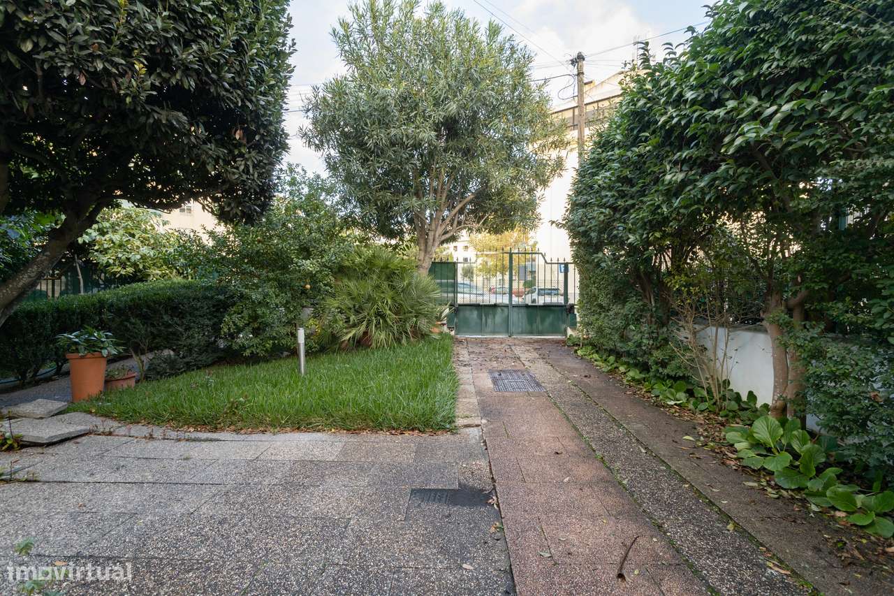 Moradia Isolada T5+2 em Oeiras - Grande imagem: 4/32