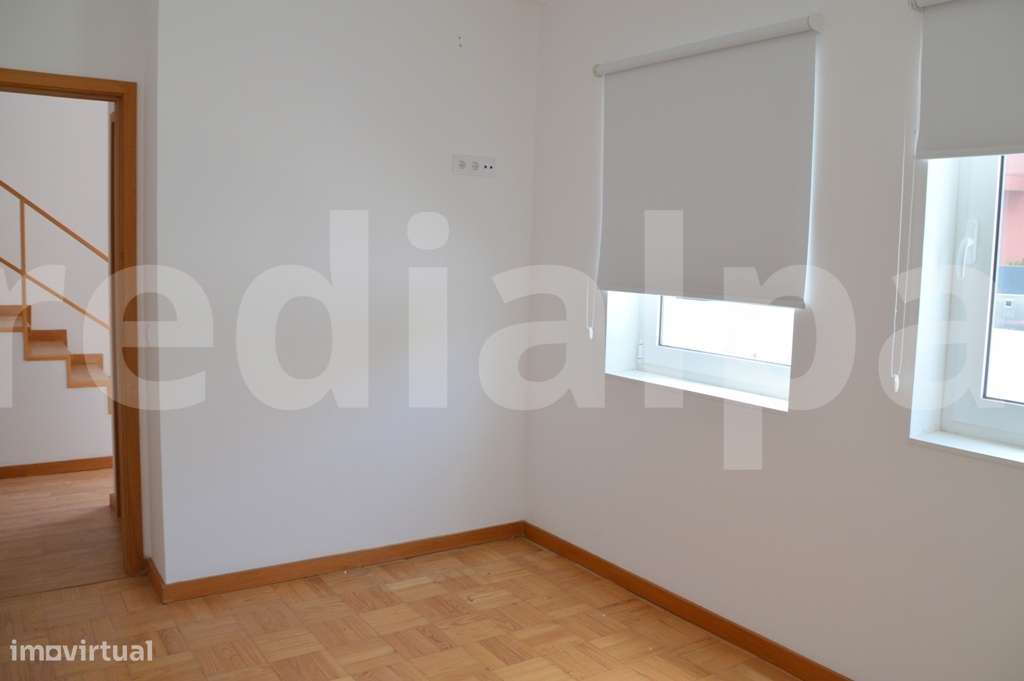 Moradia T3+1 para venda no Bairro António Aroso-10
