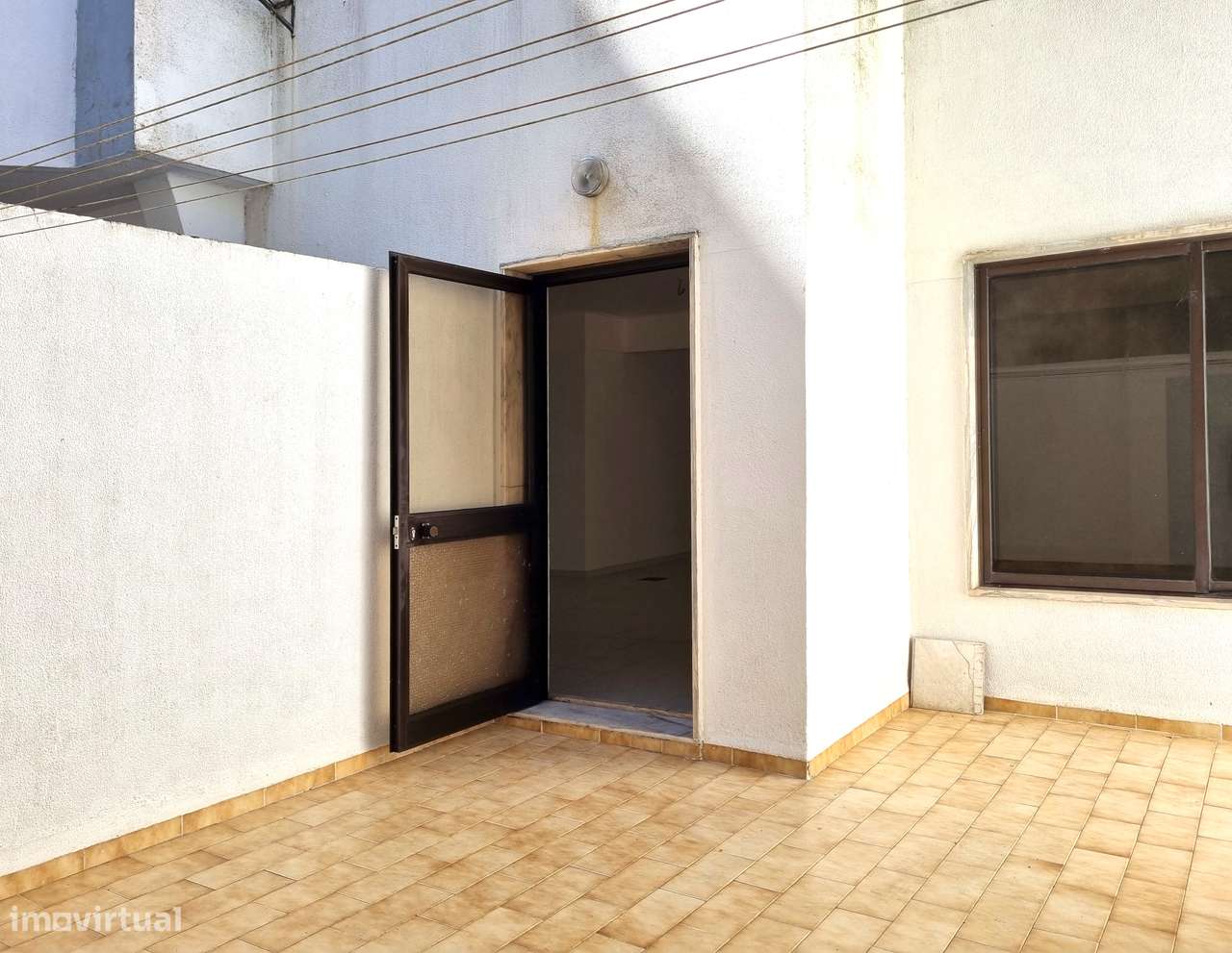 Escritório com Potencial para Loft T1/T2 junto à Estação-12