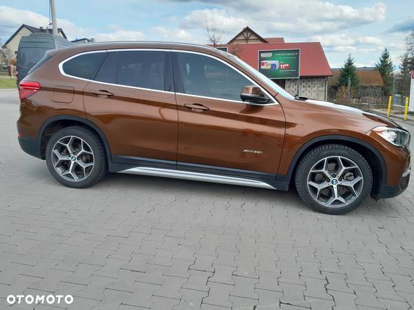 BMW X1 xDrive28i Sport Line - 1