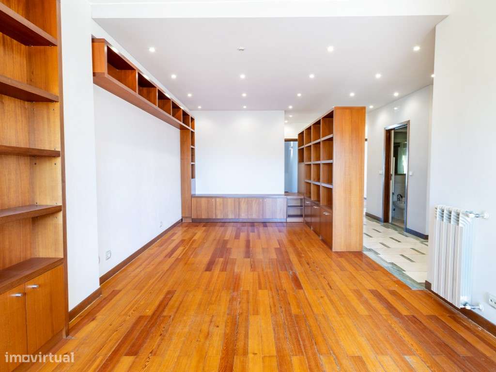 Arrendar, Apartamento T3, Terraço e muito sol, Entrecampos - Grande imagem: 5/26