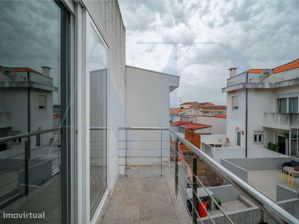 Moradia T4 com espaço comercial e logradouro no centro da Póvoa de ...-26