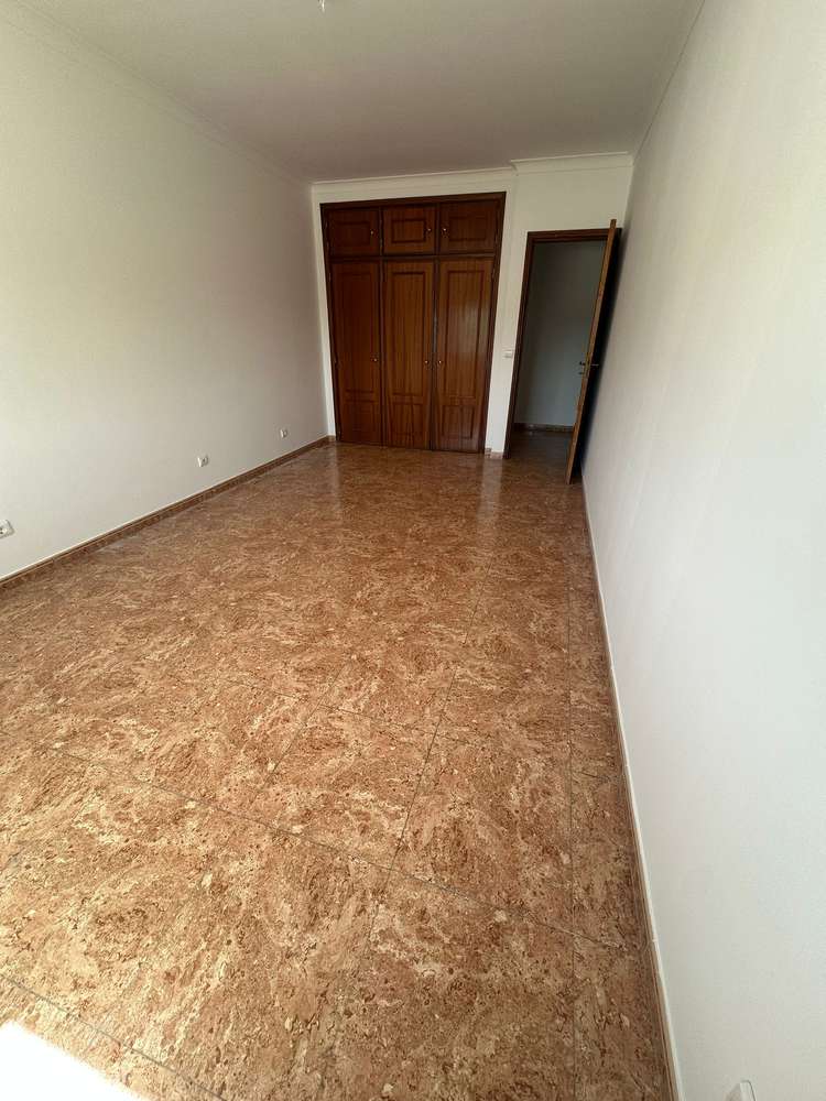 Apartamento T3 com Parqueamento Centro de Benavente-16