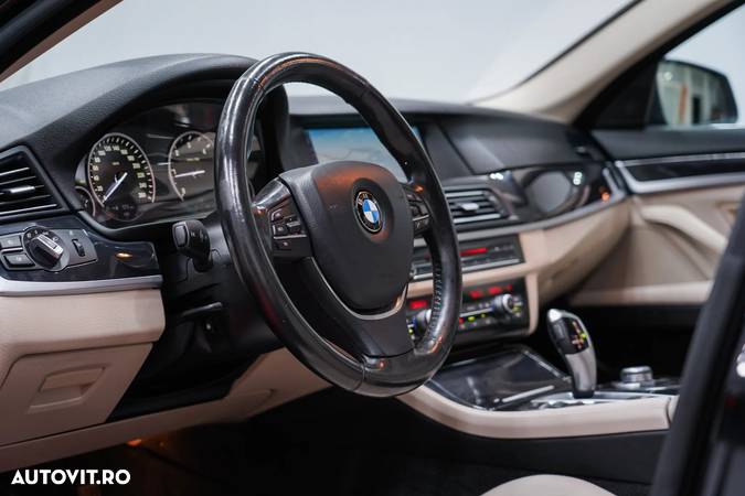 BMW Seria 5 525d Touring Aut. Luxury Line - 7