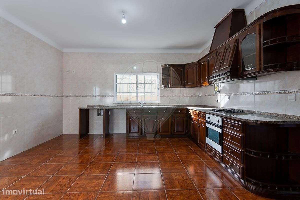 Moradia isolada T2+2 para venda na Quinta do Conde-5