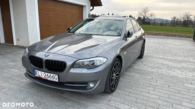 BMW Seria 5 525d xDrive - 4