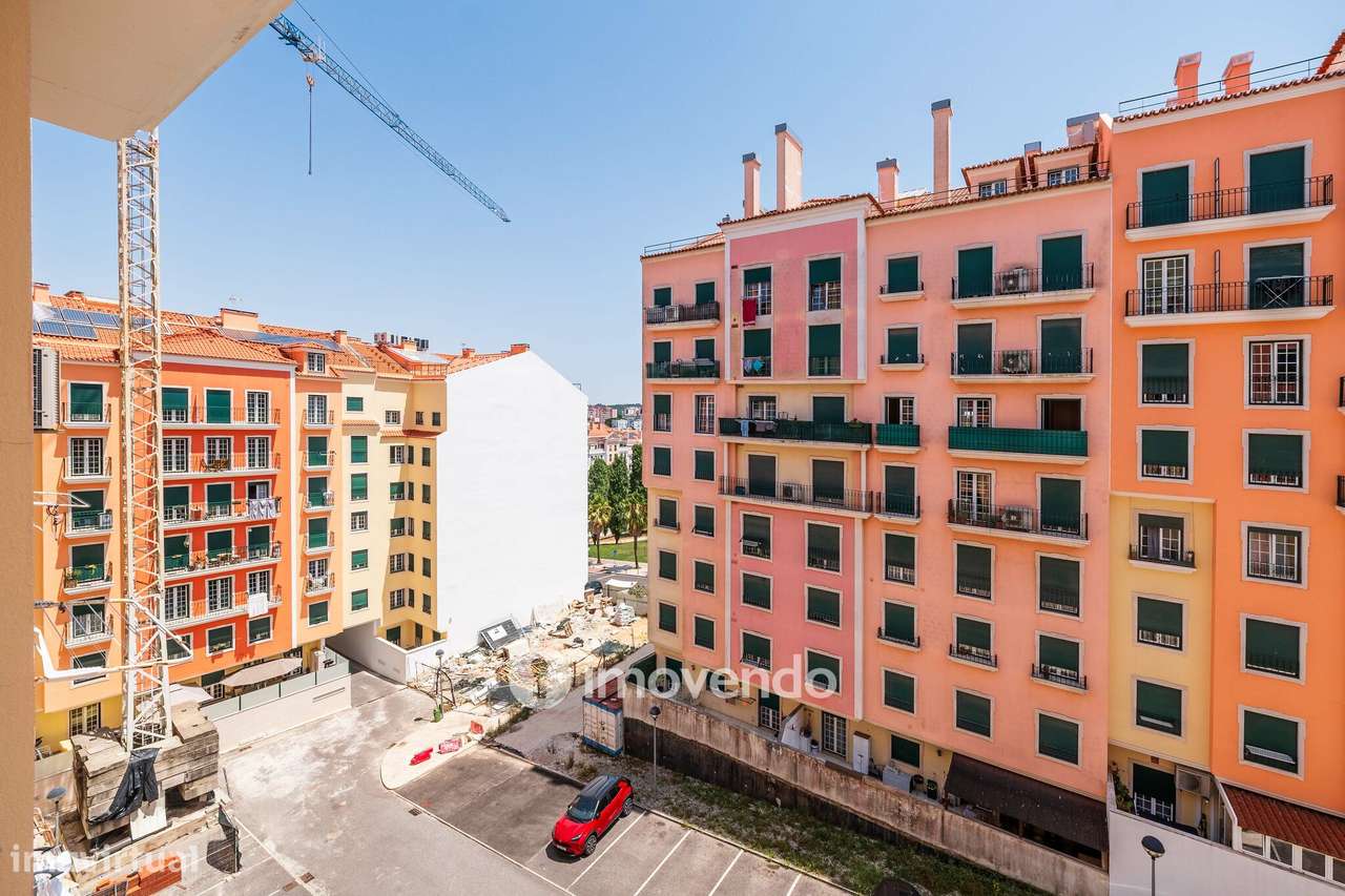 Apartamento T2, com estacionamento e cozinha equipada, na Amadora-27