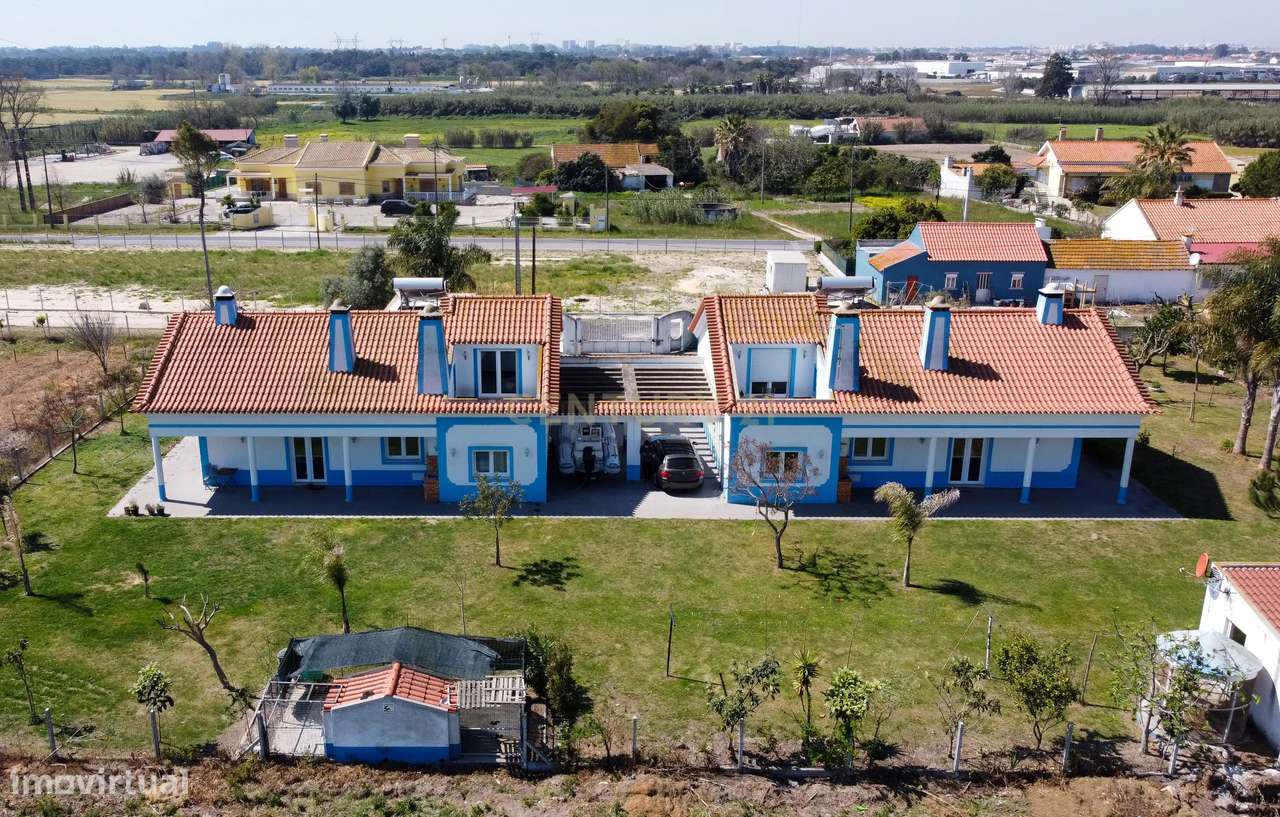 Vende 2 Moradias T2+1 - 19.000M2 de terreno - Moita - Grande imagem: 1/42