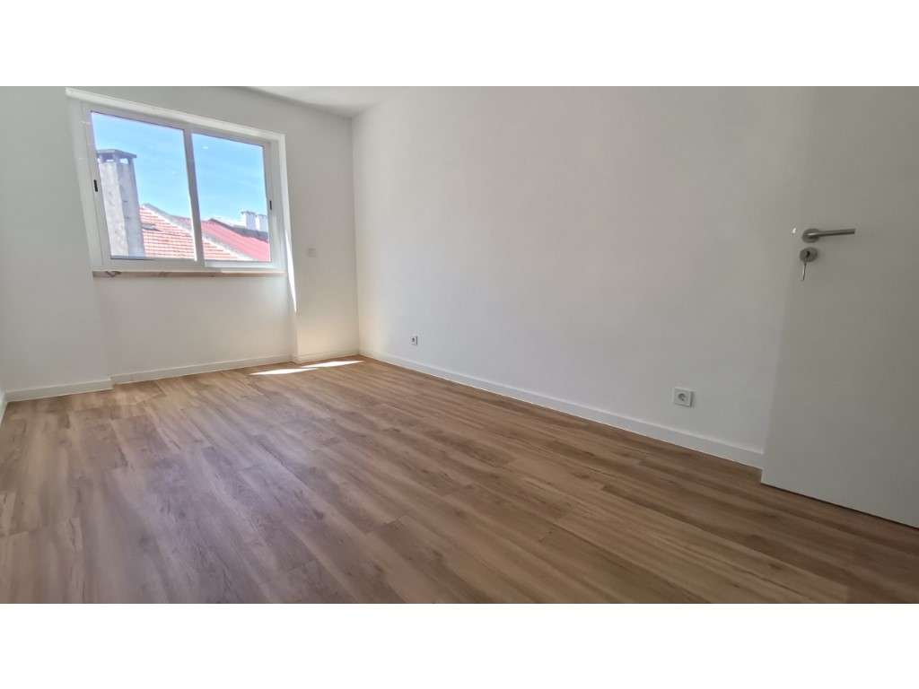 Apartamento T3 REMODELADO | Centro do Cacém-3