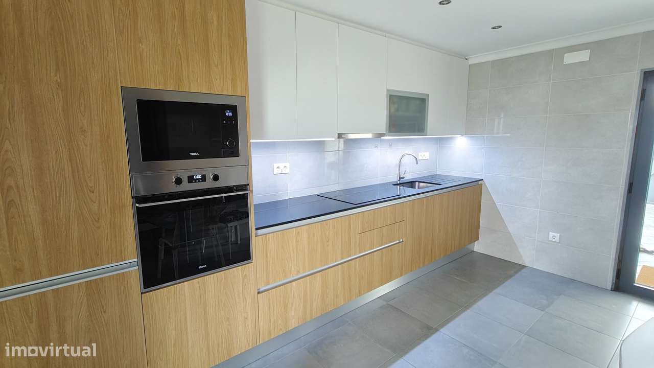 Moradia T3+1 - 5 min a pé de escolas e serviços - Grande imagem: 2/33