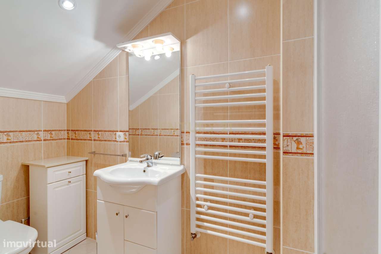 Moradia com um belissimo espaço exterior e praia privada!-19