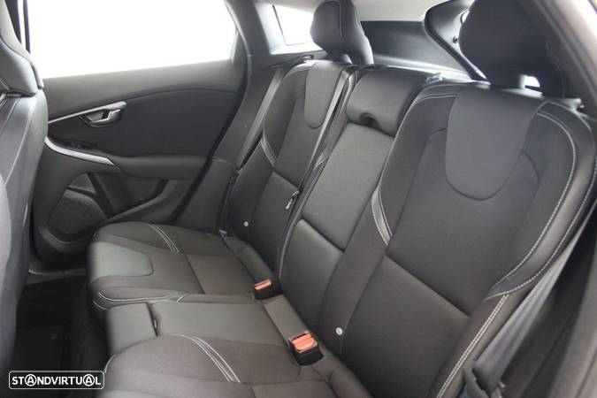 Volvo V40 2.0 D3 Momentum - 10