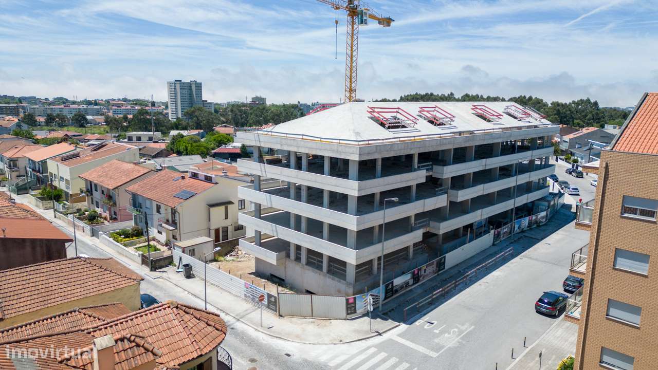 T2 | Novo | Varanda | Último Piso | Lugar de Garagem | Arrumos-1
