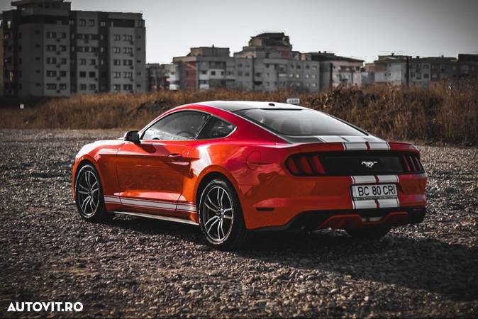 Ford Mustang 2.3 EcoBoost Aut. - 2
