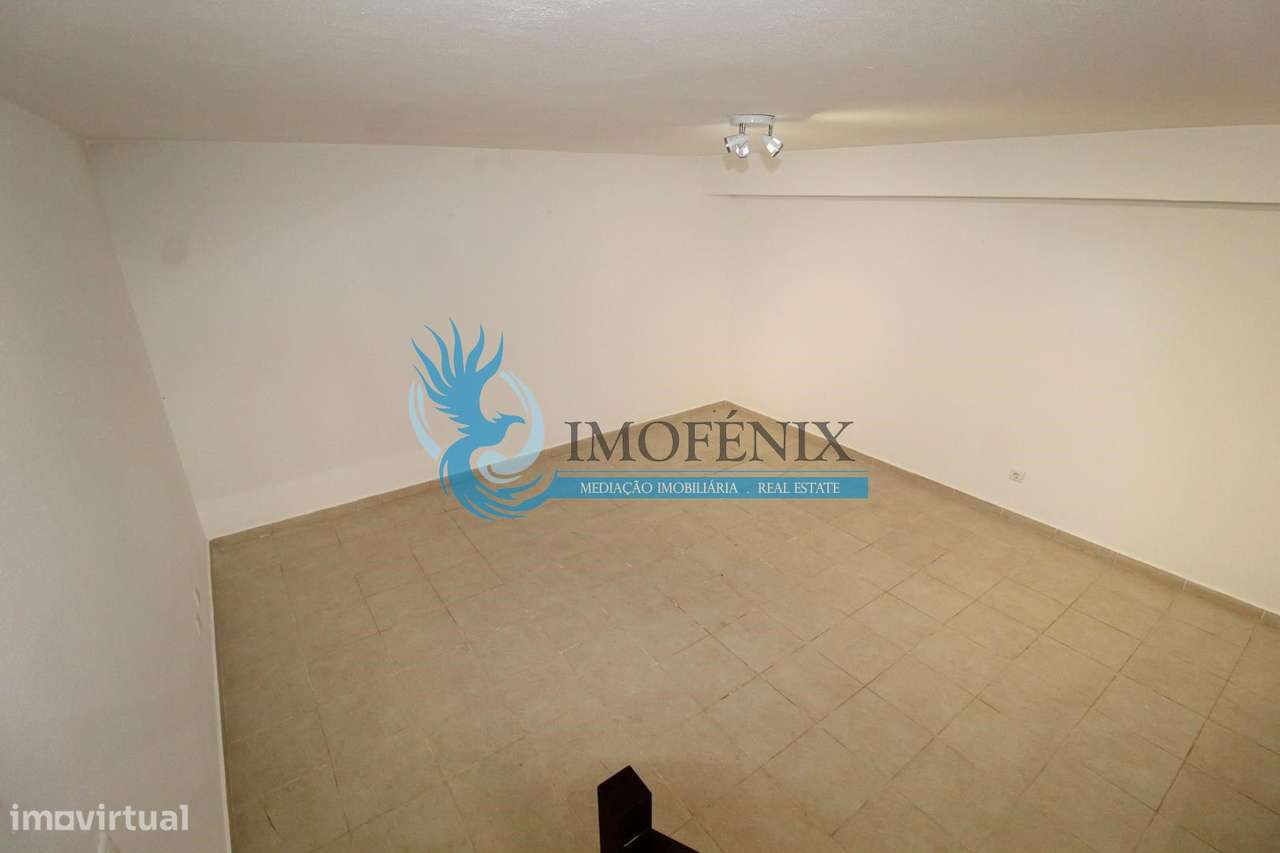 Moradia Geminada renovada T2+1 com piscina e garagem- Patroves- Albufe-33