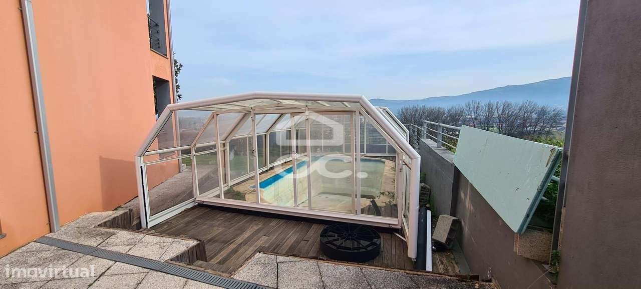 Vivenda de luxo com piscina e vistas deslumbrantes a minutos do centro-51