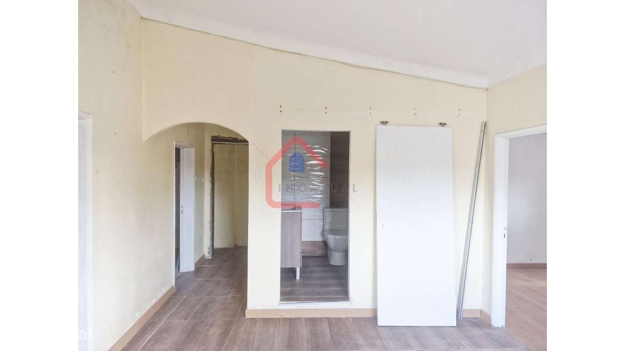 Moradia para Restaurar em Sesimbra-18
