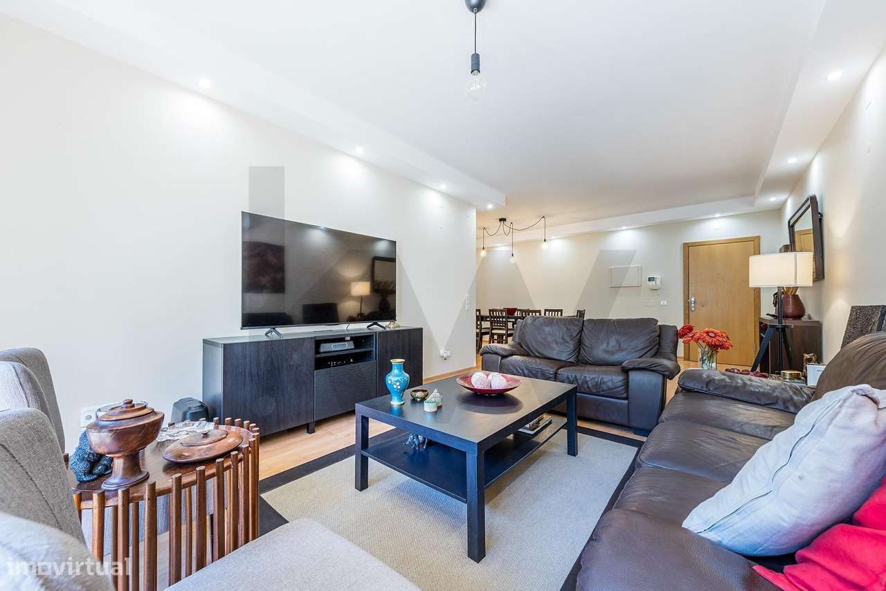 T2 com Box de 50 m2 no Parque Residencial do Almirante – Santo António-2