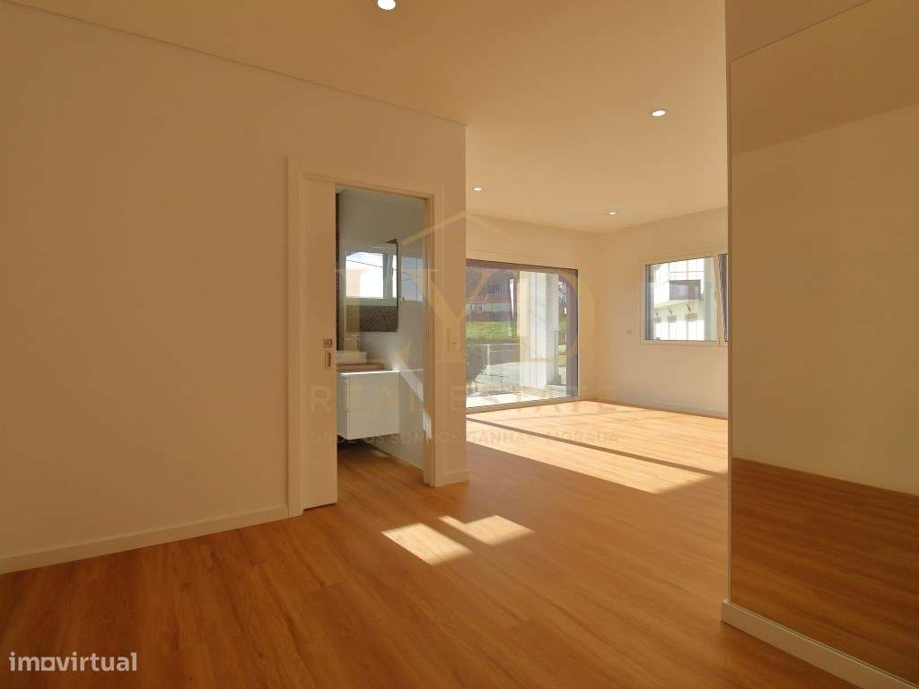 Moradia T3 + 1 Recezinhos (S.Mamede)-9