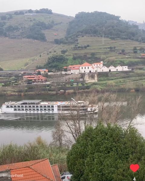 Casa Antiga Tipica nas Margens do Rio Douro