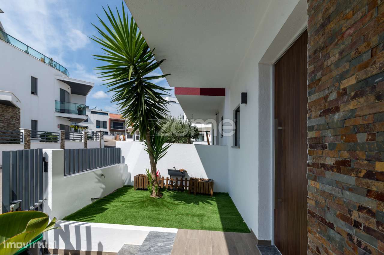 Moradia T4 Bª São Sebastião - Famões-2