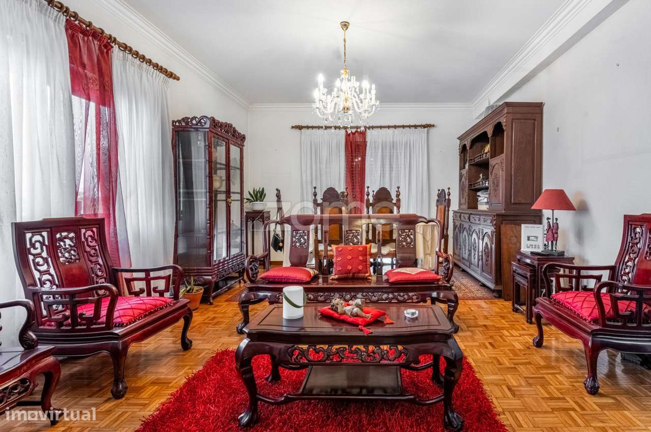 Moradia T4 com Suíte em Nogueira-0