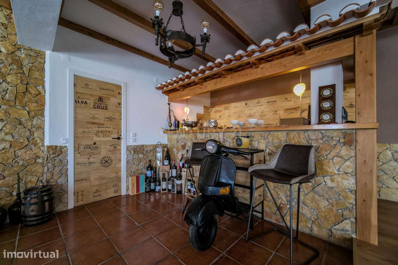 Moradia T5 renovada com piscina, perto da Ericeira.-35