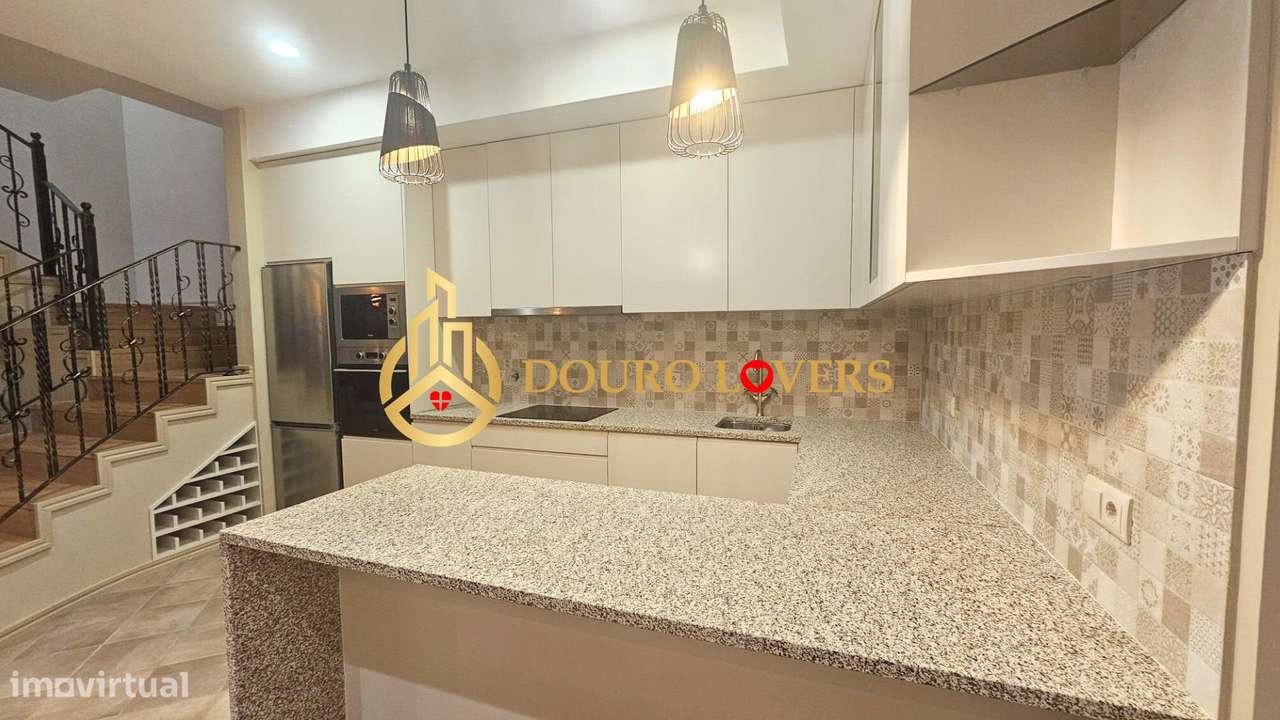 Moradia Elegante com 2 Suítes, Terraço e Garagem | Vila Nova de Gaia - Grande imagem: 2/35