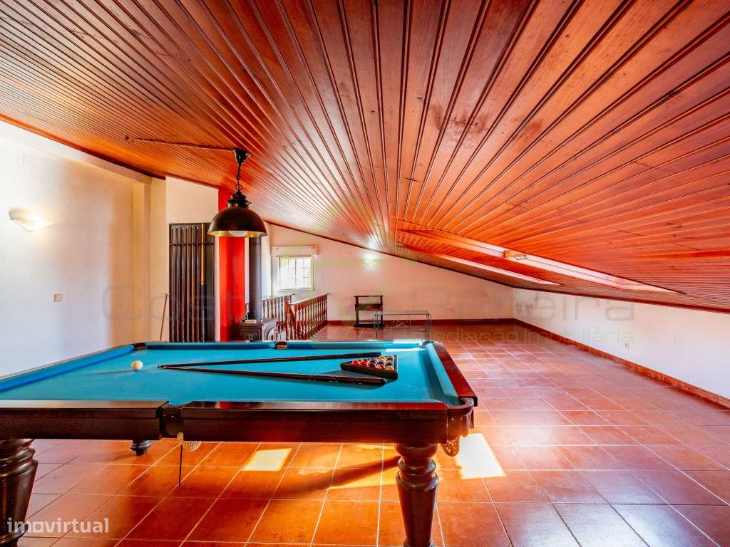 Moradia T2+2 com piscina e Vista Mar em Localização única-19