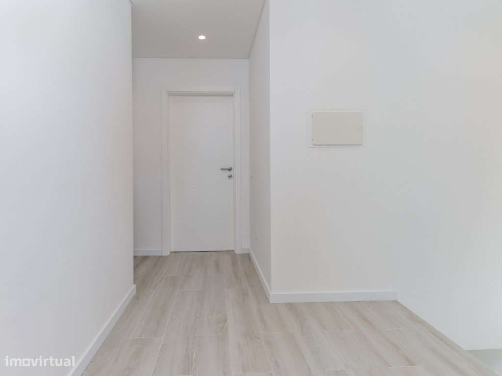 Moradia T4+1 Nova com Piscina Aquecida e Ginásio em Vidro Luxo, Con...-12