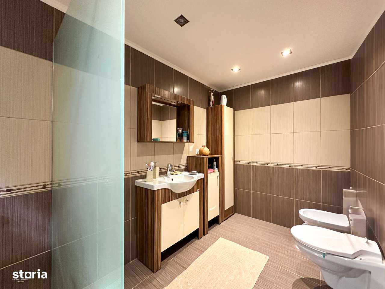 Vila Superba - Constructie 2011 - Parc IOR - Complex - Piscina indoor - Imagine principală: 5/10