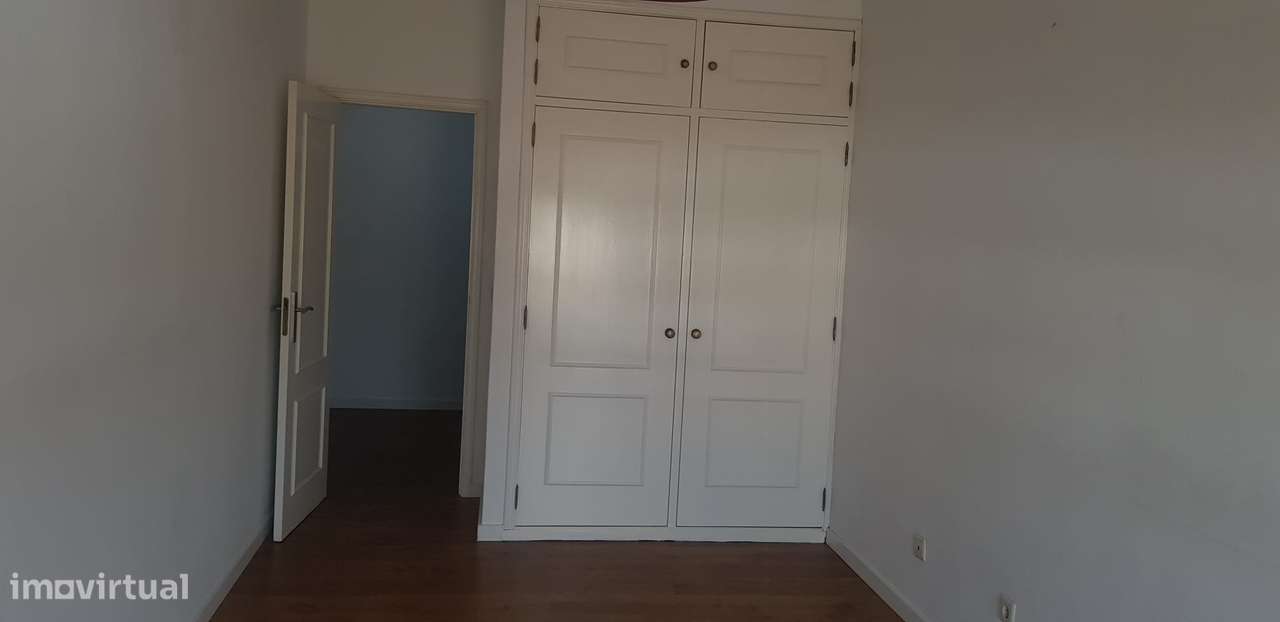 Entroncamento | Apartamento T3 com Garagem e Arrecadação –-9