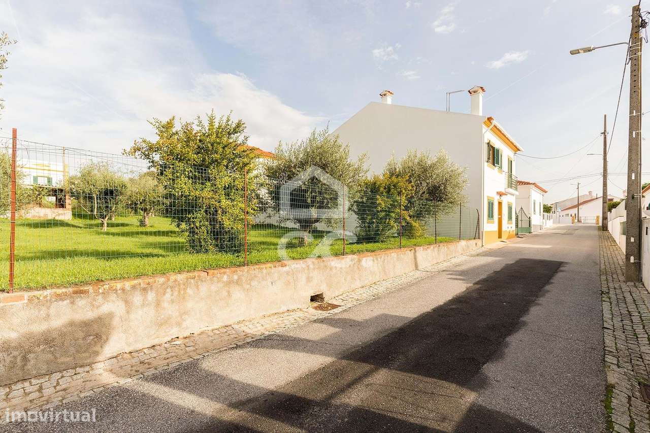 Terreno de 644 m2 com viabilidade para 4 moradias | Azaruja - Grande imagem: 1/18